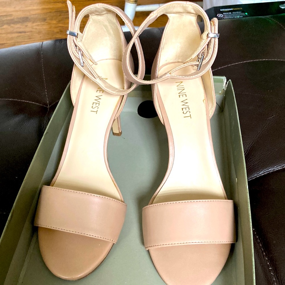 Nine west Cream Colored Ladies High Heeled Shoes